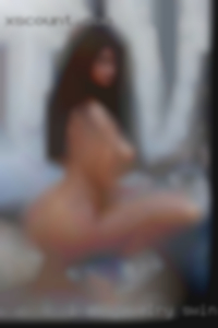 I am jewelry swinger 47 6 foot 7 inches tall and fit.